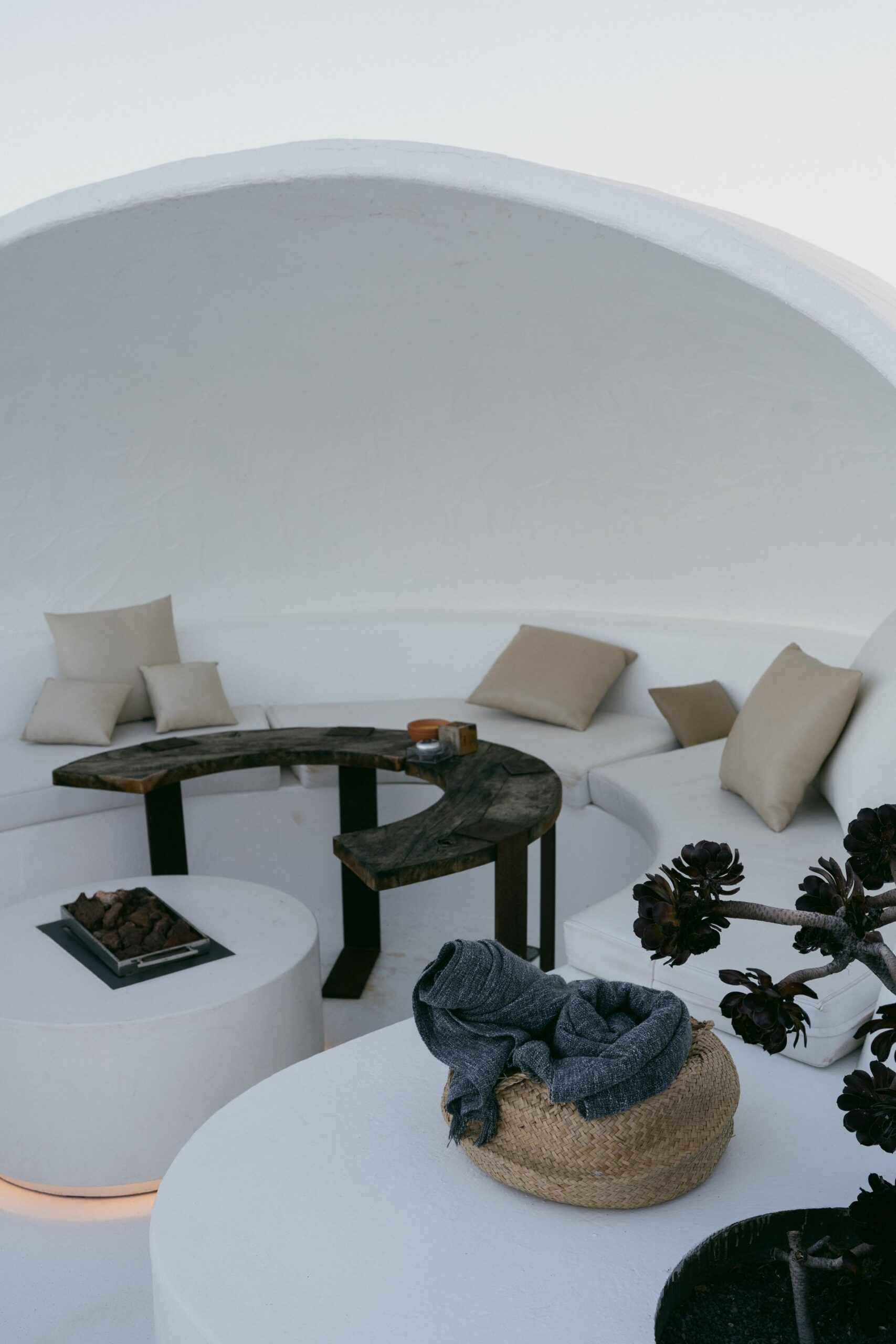 Zona de estar exterior de arquitectura minimalista